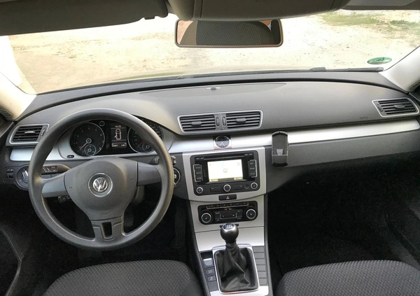 Volkswagen Passat cena 17500 przebieg: 92007, rok produkcji 2011 z Kalisz małe 121